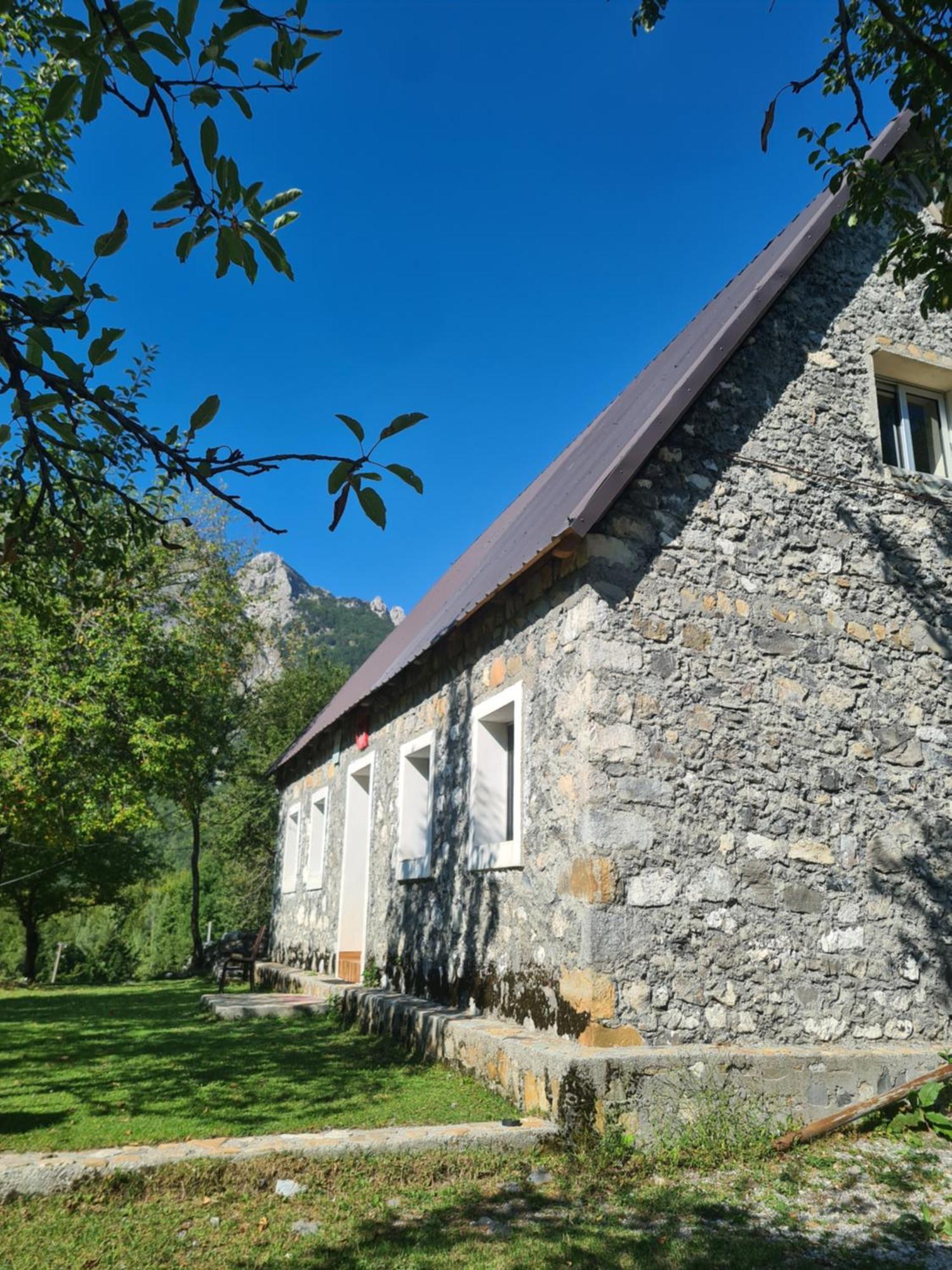 Guest House Emanueli Tropoje Exterior photo